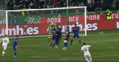 为了给日本球星腾出签约名额，公牛被迫裁掉前快船后场新秀？